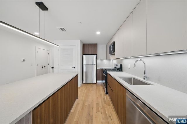 11 W Railroad Avenue 2, Tenafly, NJ 07670