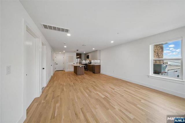 11 W Railroad Avenue 2, Tenafly, NJ 07670