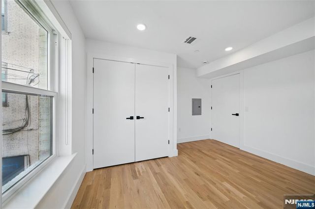11 W Railroad Avenue 2, Tenafly, NJ 07670