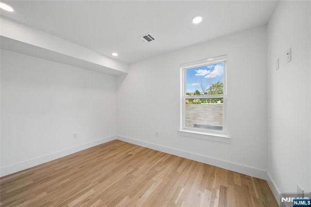 11 W Railroad Avenue 2, Tenafly, NJ 07670