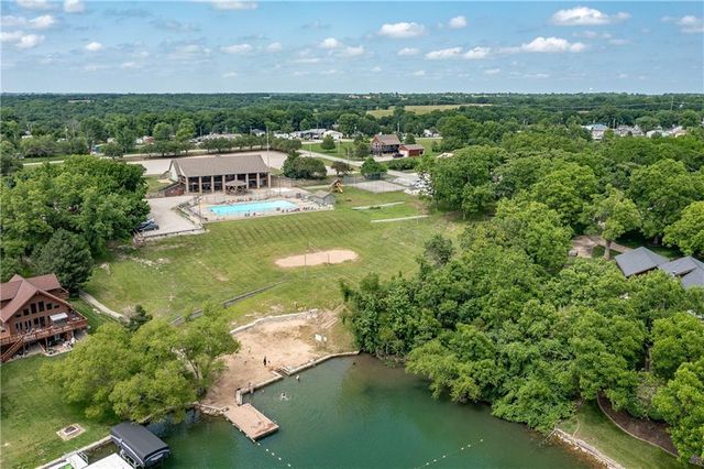 54 Enchanted Lane, Linn Valley, KS 66040