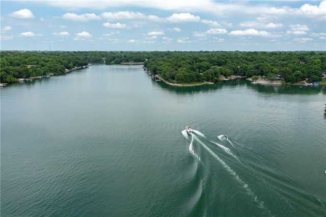 54 Enchanted Lane, Linn Valley, KS 66040