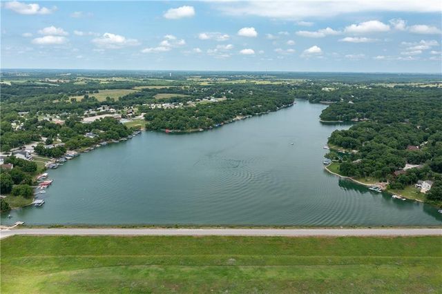 54 Enchanted Lane, Linn Valley, KS 66040