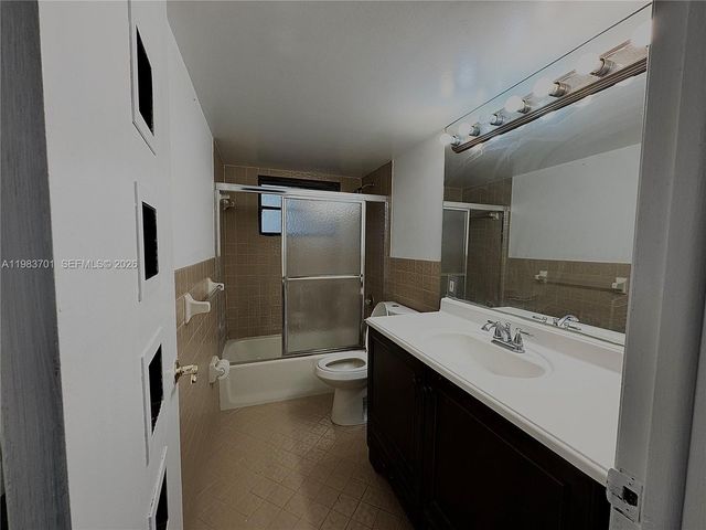 3911 Farragut Street, Hollywood, FL 33021