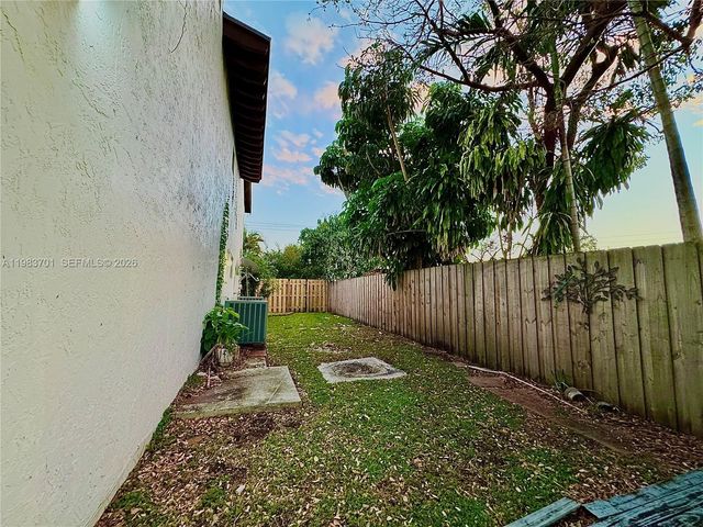 3911 Farragut Street, Hollywood, FL 33021