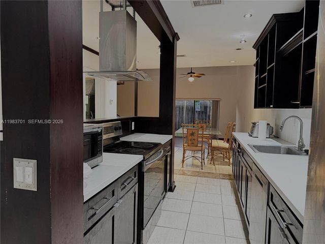3911 Farragut Street, Hollywood, FL 33021