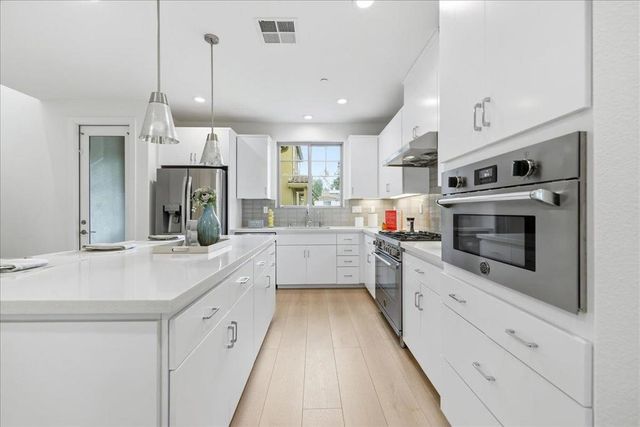270 Ariana Place, Mountain View, CA 94043