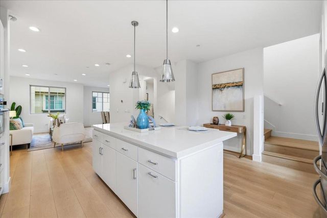270 Ariana Place, Mountain View, CA 94043