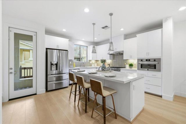 270 Ariana Place, Mountain View, CA 94043