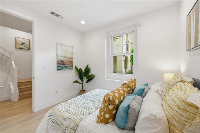 270 Ariana Place, Mountain View, CA 94043