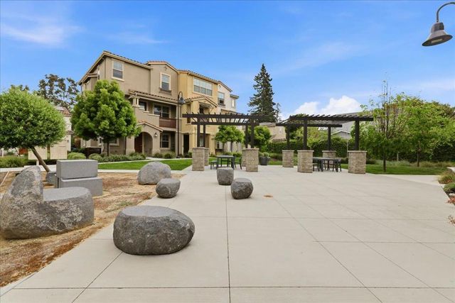270 Ariana Place, Mountain View, CA 94043