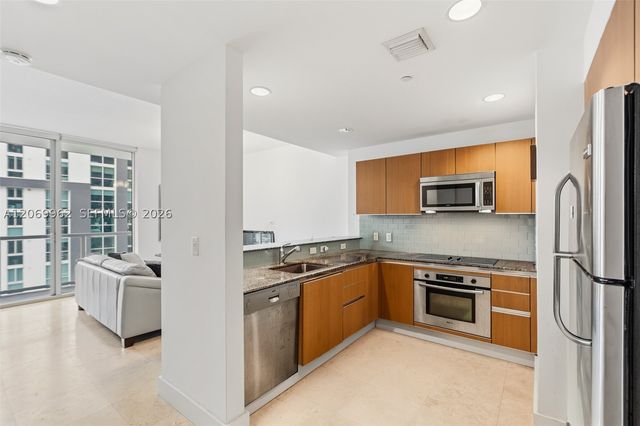 1050 Brickell Ave 2112, Miami, FL 33131