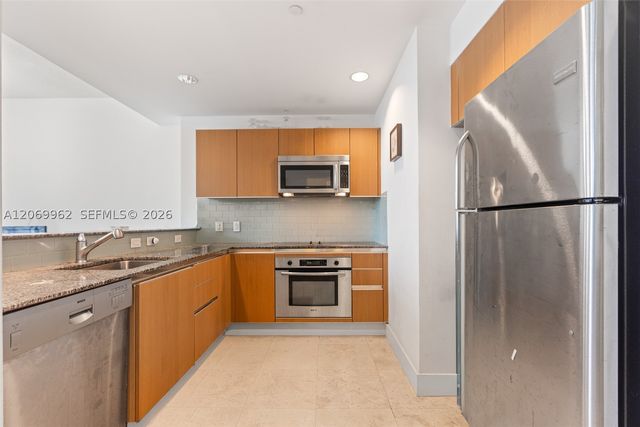 1050 Brickell Ave 2112, Miami, FL 33131