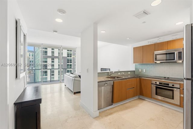 1050 Brickell Ave 2112, Miami, FL 33131
