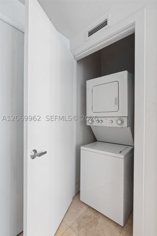 1050 Brickell Ave 2112, Miami, FL 33131