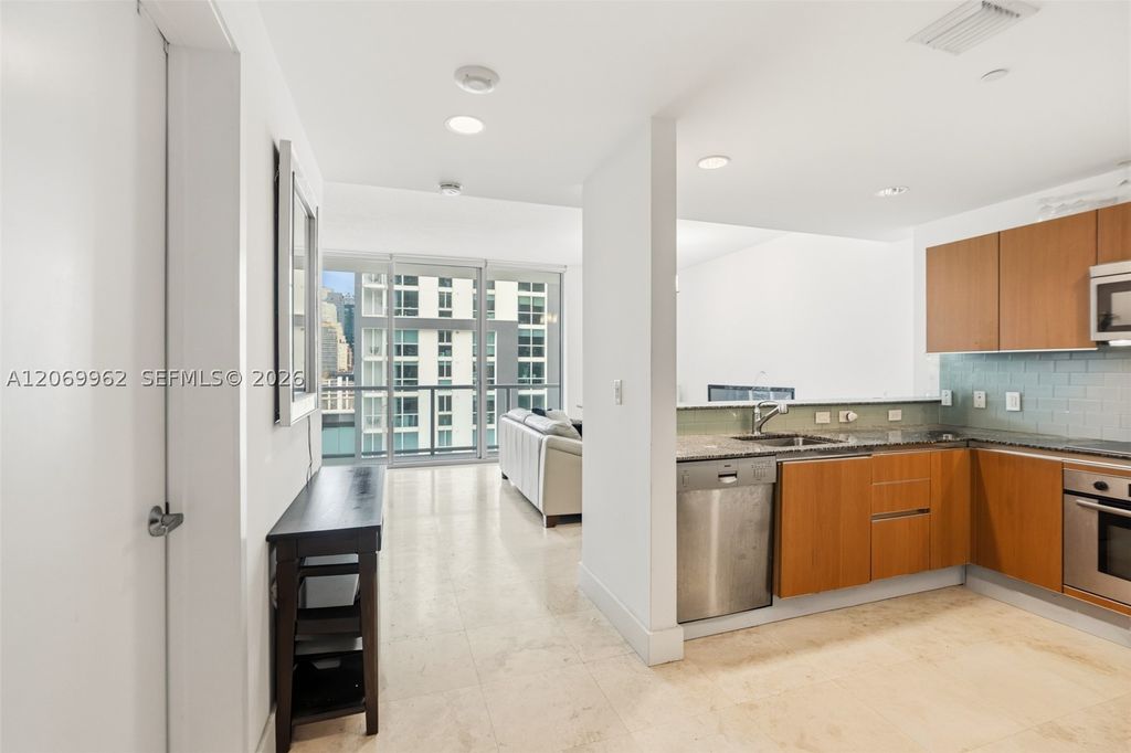 1050 Brickell Ave 2112, Miami, FL 33131