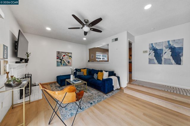 1948 Rainier Dr, Martinez, CA 94553