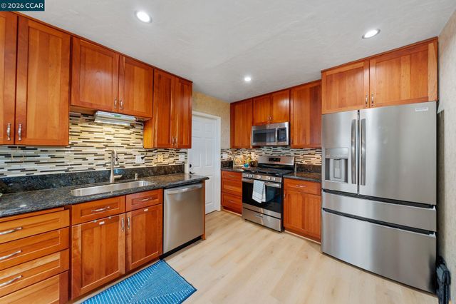 1948 Rainier Dr, Martinez, CA 94553