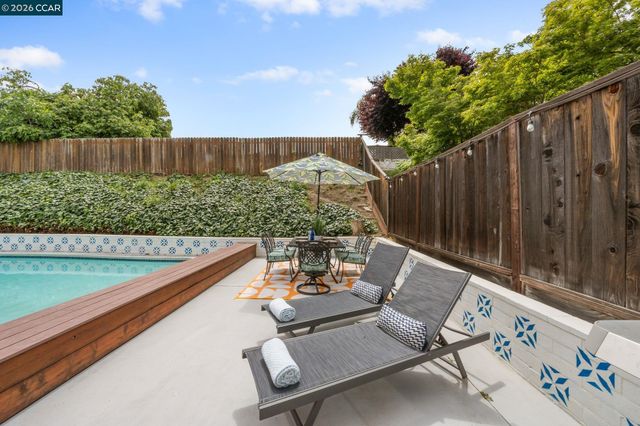 1948 Rainier Dr, Martinez, CA 94553