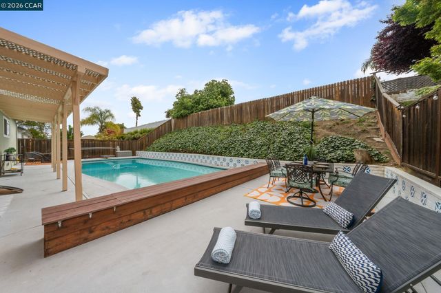 1948 Rainier Dr, Martinez, CA 94553