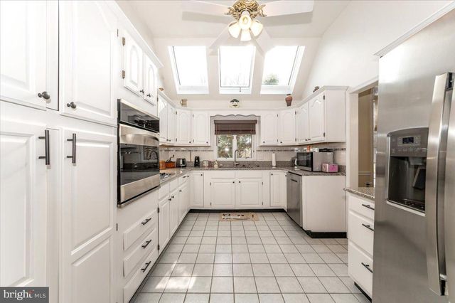 20102 TEAKWOOD DR, Hagerstown, MD 21742