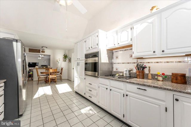 20102 TEAKWOOD DR, Hagerstown, MD 21742