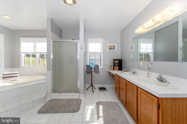 20102 TEAKWOOD DR, Hagerstown, MD 21742