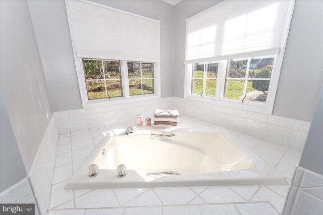 20102 TEAKWOOD DR, Hagerstown, MD 21742