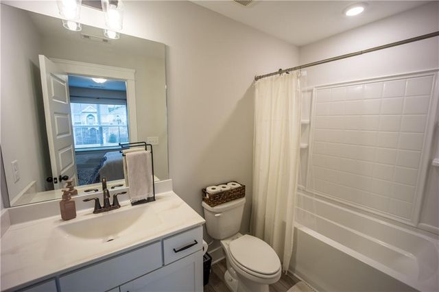 6833 Benjamin Drive, Flowery Branch, GA 30542