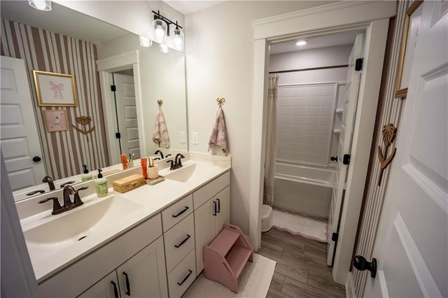 6833 Benjamin Drive, Flowery Branch, GA 30542