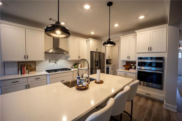 6833 Benjamin Drive, Flowery Branch, GA 30542