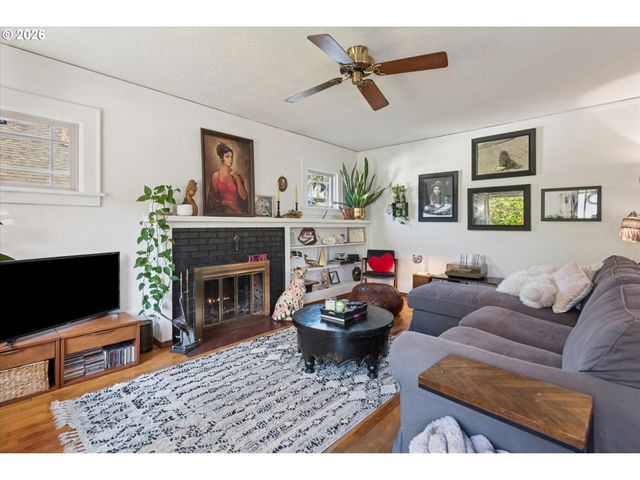 6816 N MARYLAND Ave, Portland, OR 97217