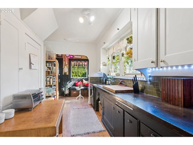 6816 N MARYLAND Ave, Portland, OR 97217
