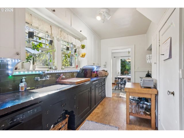 6816 N MARYLAND Ave, Portland, OR 97217