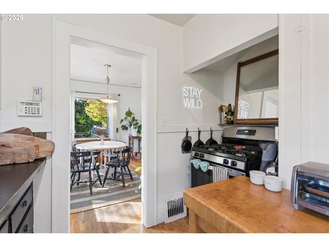 6816 N MARYLAND Ave, Portland, OR 97217