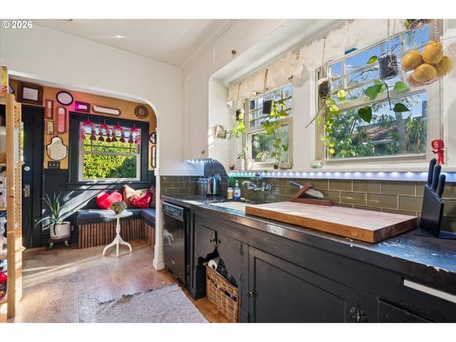 6816 N MARYLAND Ave, Portland, OR 97217