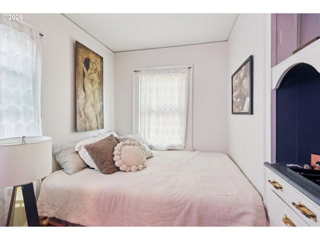 6816 N MARYLAND Ave, Portland, OR 97217