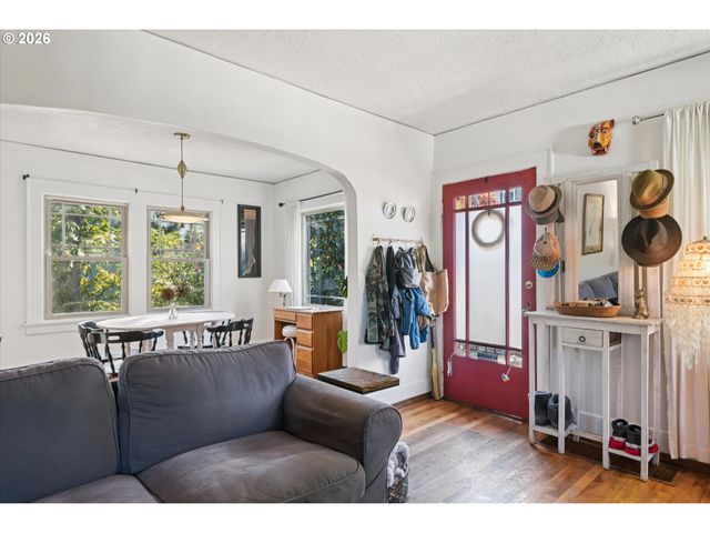 6816 N MARYLAND Ave, Portland, OR 97217