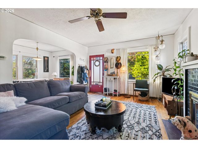 6816 N MARYLAND Ave, Portland, OR 97217