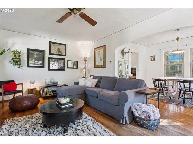 6816 N MARYLAND Ave, Portland, OR 97217