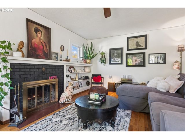 6816 N MARYLAND Ave, Portland, OR 97217