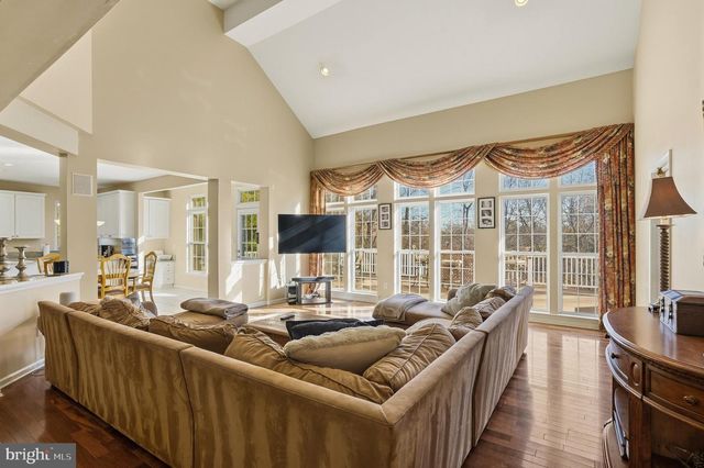 27 DONOVAN RD, Pennington, NJ 08534