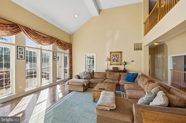 27 DONOVAN RD, Pennington, NJ 08534