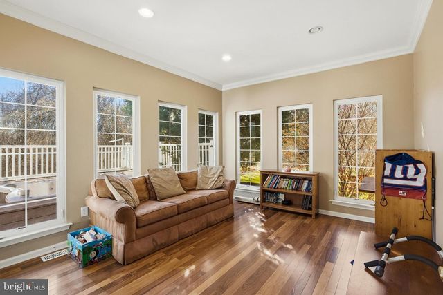 27 DONOVAN RD, Pennington, NJ 08534