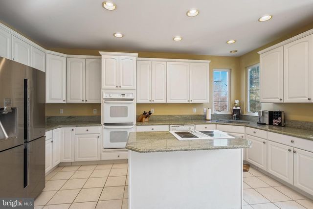 27 DONOVAN RD, Pennington, NJ 08534