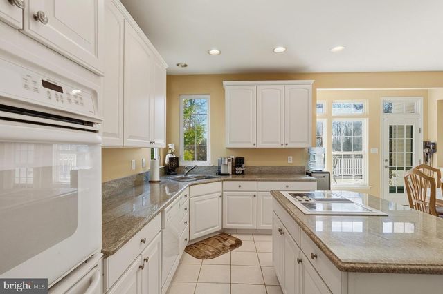 27 DONOVAN RD, Pennington, NJ 08534