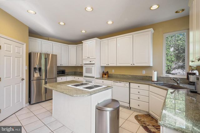 27 DONOVAN RD, Pennington, NJ 08534