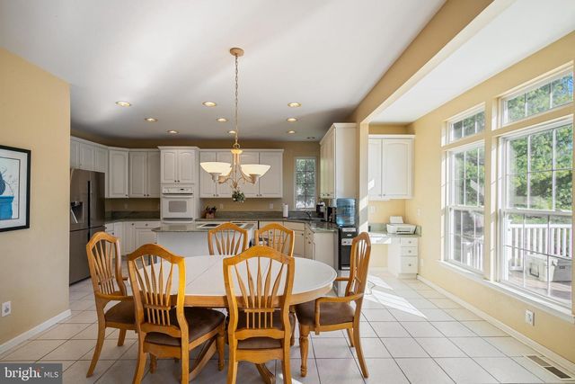 27 DONOVAN RD, Pennington, NJ 08534