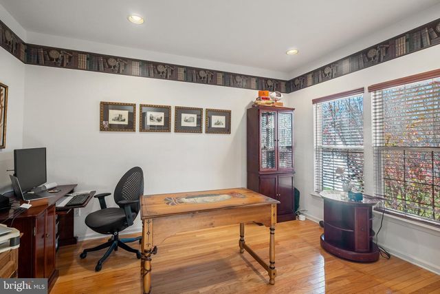 27 DONOVAN RD, Pennington, NJ 08534