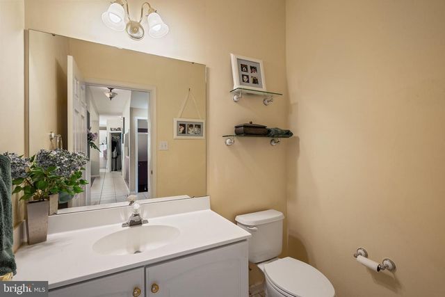 27 DONOVAN RD, Pennington, NJ 08534